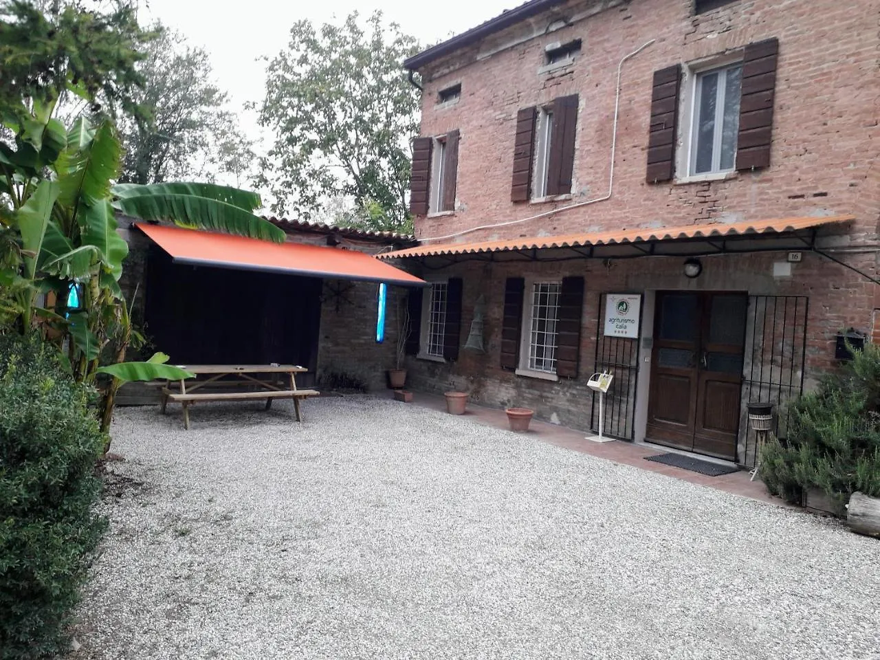 Gospodarstwo agroturystyczne Agriturismo Dosso Al Porto Rolo Włochy